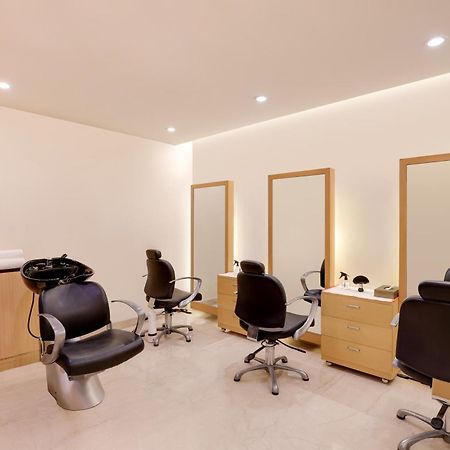 Lemon Tree Premier, Delhi Airport Otel Yeni Delhi Dış mekan fotoğraf A hair salon in the United States