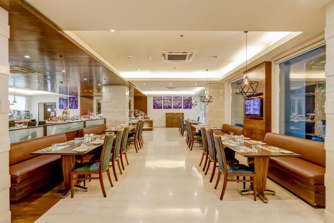 Lemon Tree Premier, Delhi Airport Otel Yeni Delhi Dış mekan fotoğraf The interior of the restaurant