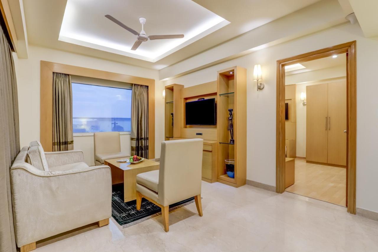 Lemon Tree Premier, Delhi Airport Otel Yeni Delhi Dış mekan fotoğraf Suite room at The Park, New Delhi