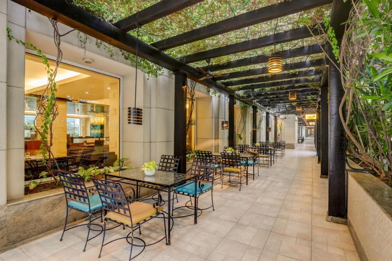 Lemon Tree Premier, Delhi Airport Otel Yeni Delhi Dış mekan fotoğraf The Pergola