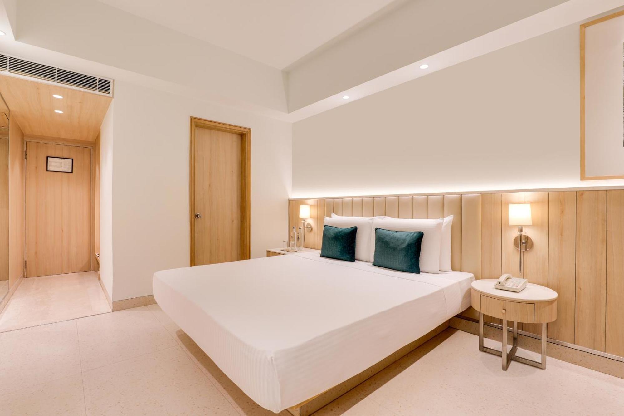 Lemon Tree Premier, Delhi Airport Otel Yeni Delhi Dış mekan fotoğraf A room at the hotel