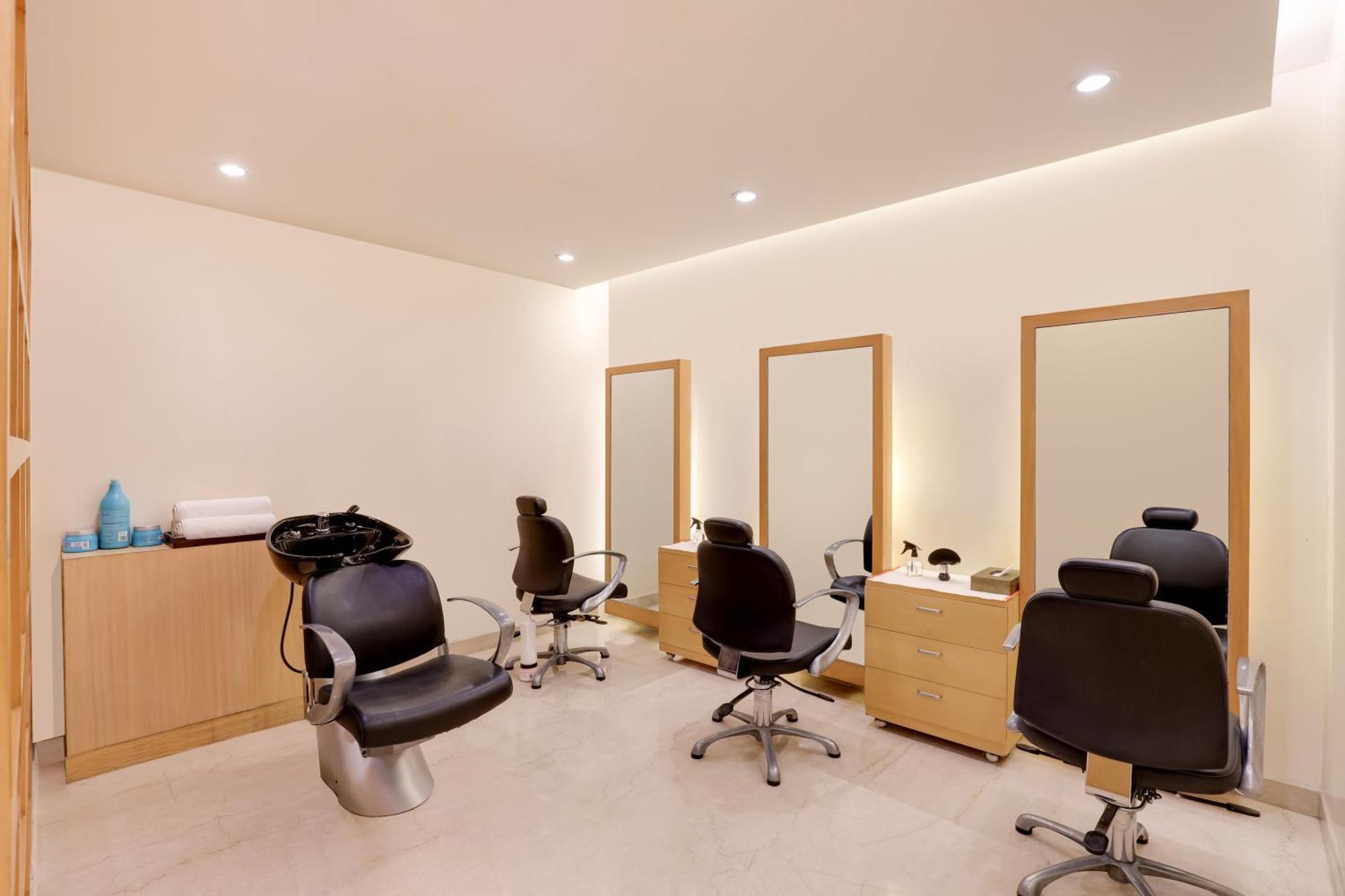 Lemon Tree Premier, Delhi Airport Otel Yeni Delhi Dış mekan fotoğraf A hair salon in the United States
